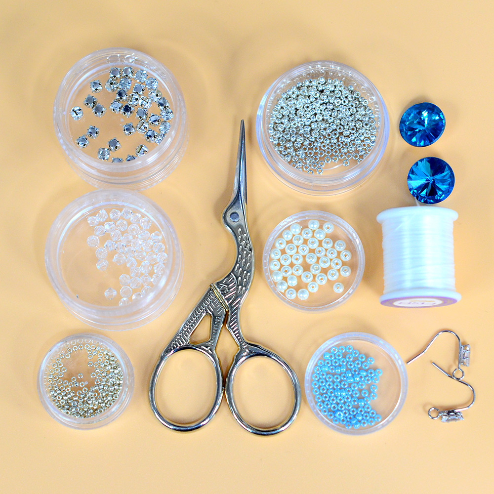 Серьги из бисера с кабошонами из страз