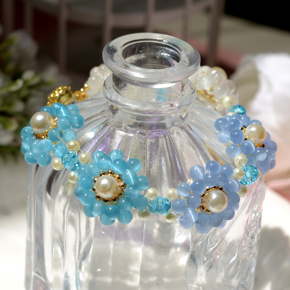 Браслет-цветок из бисера кошачий глаз