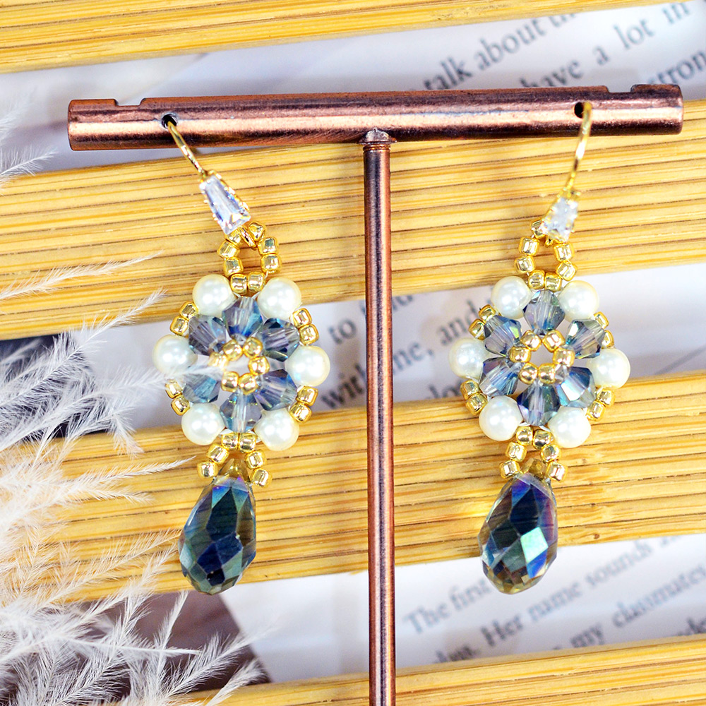 Серьги из стеклянных бусин с каплей-7