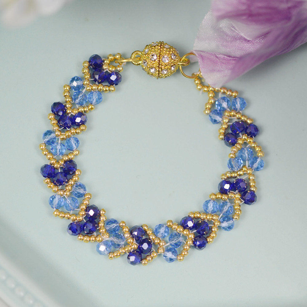 Браслет из синего сердца со стеклянными бусинами-6