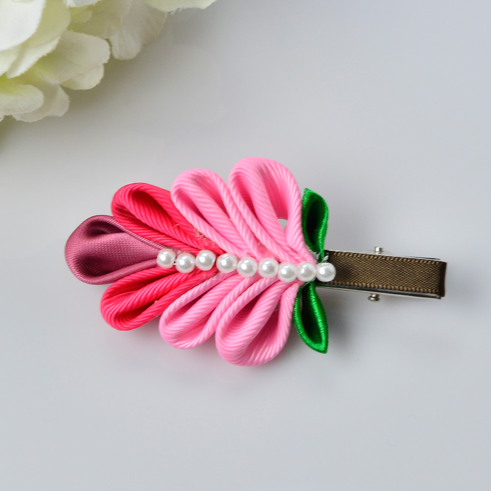 ピンクのリボンの花のヘアクリップ