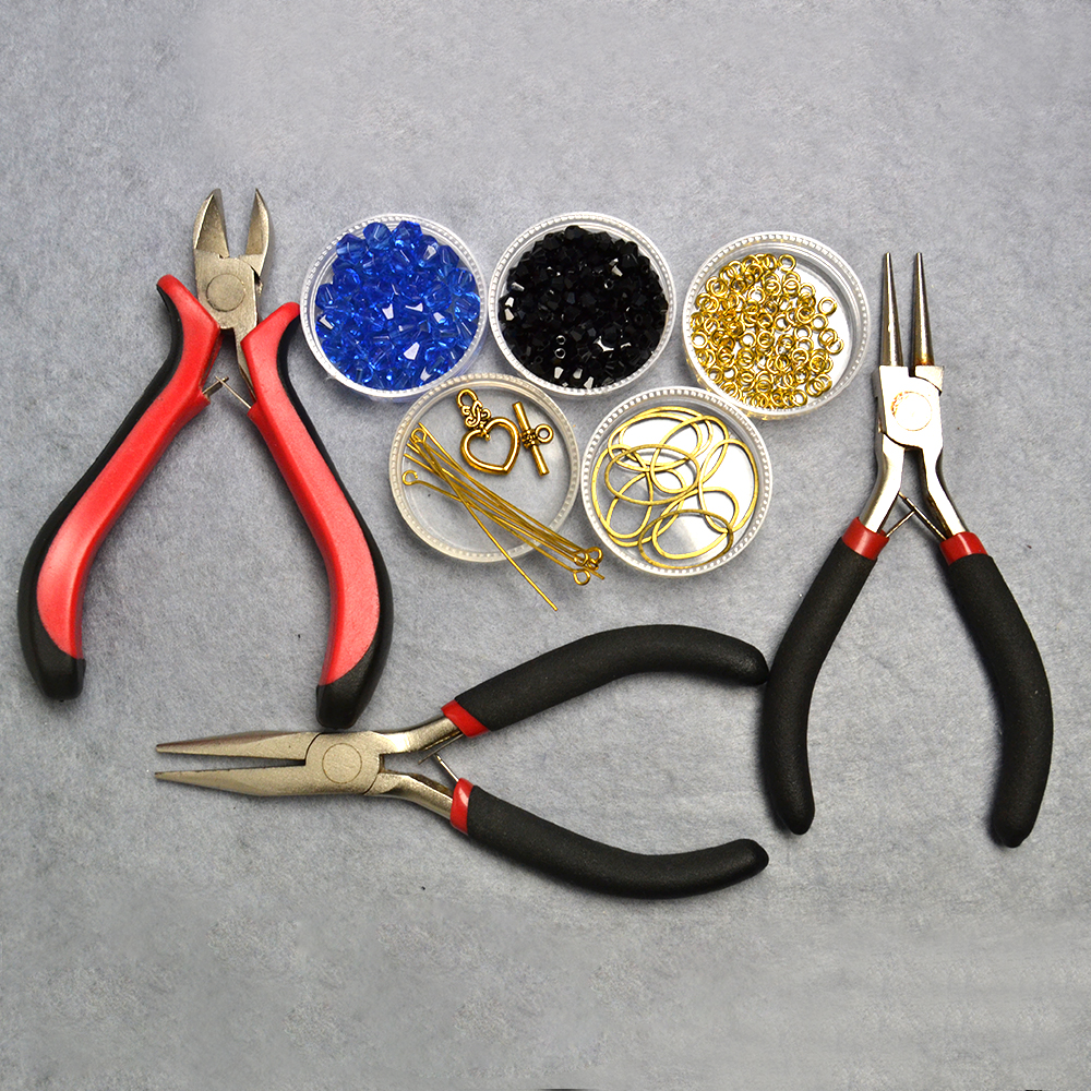 Браслет из стеклянных бусин и овальных звеньев-2