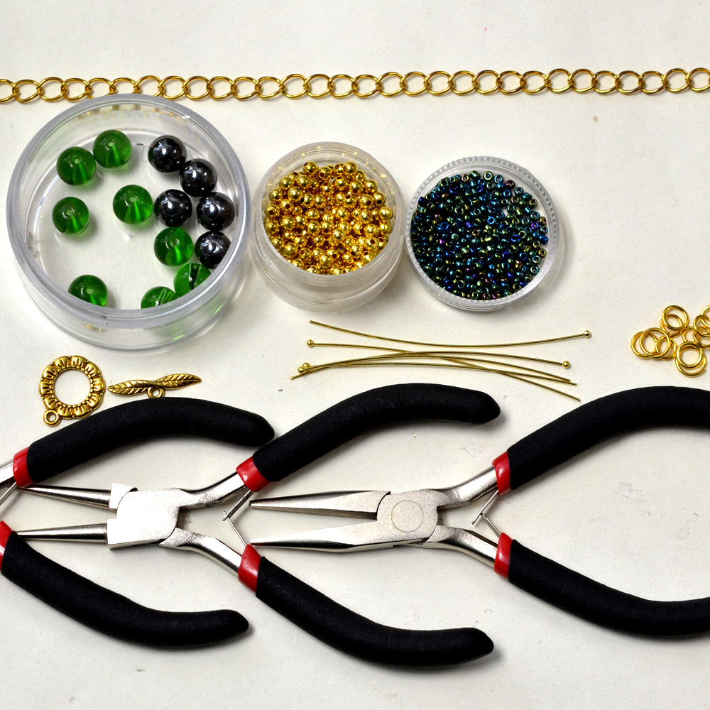 Браслет с зелеными стеклянными бусинами-2