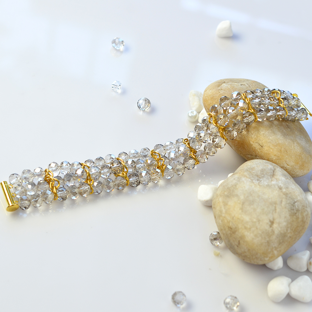 Браслет из хрустальных бусин-5