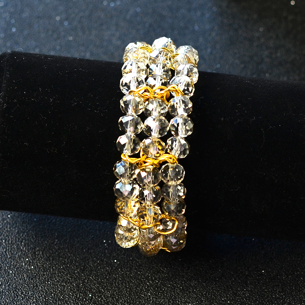 Браслет из хрустальных бусин-6