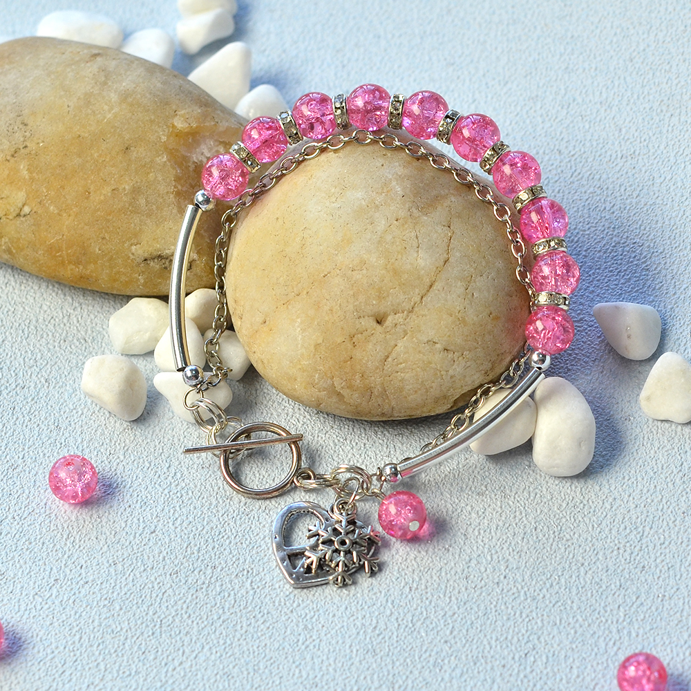 Armband mit tibetischen Crackle-Glasperlen und Herzanhängern