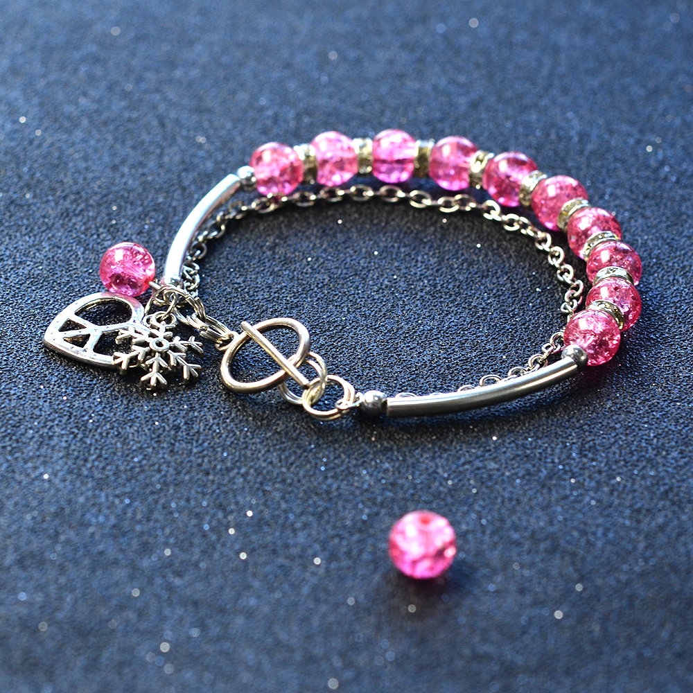 Armband mit tibetischen Crackle-Glasperlen und Herzanhängern