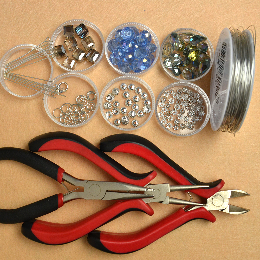 Браслет из синих хрустальных бусин-2