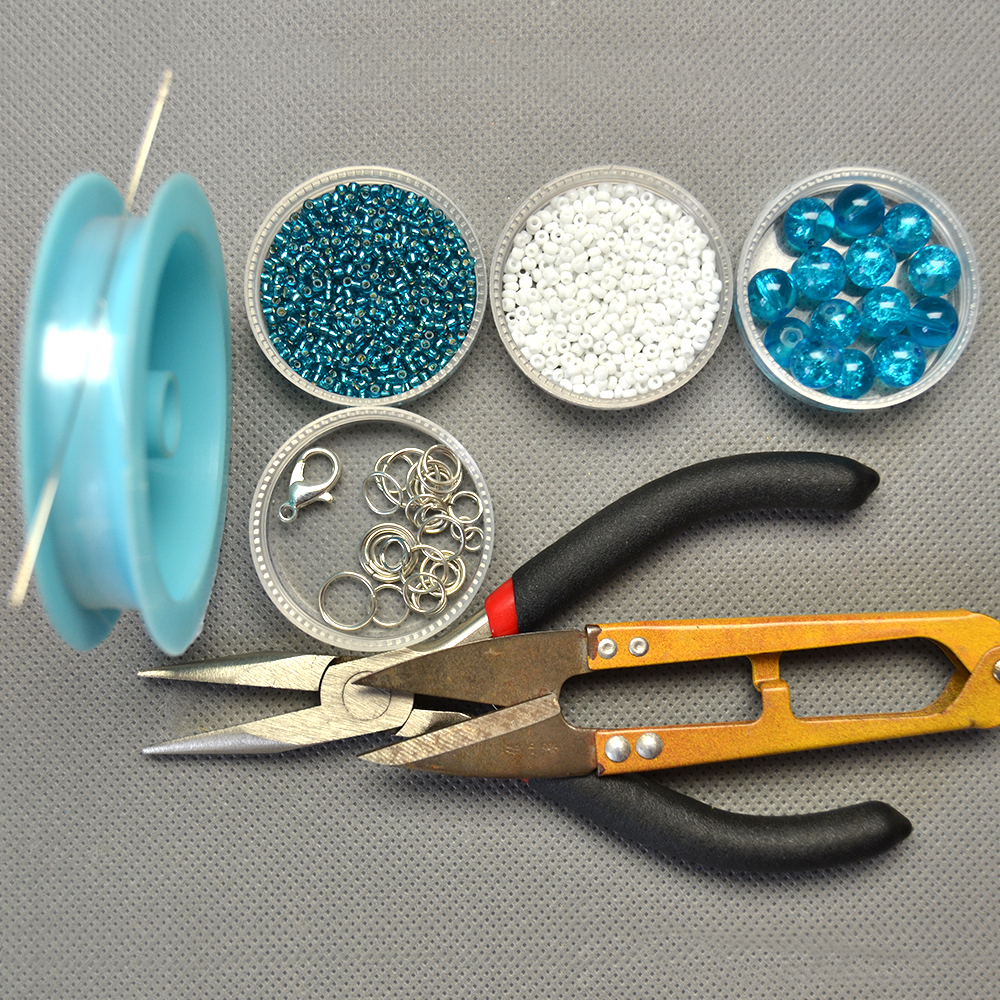 Браслет из стеклянных бусин с синим кракелем-2