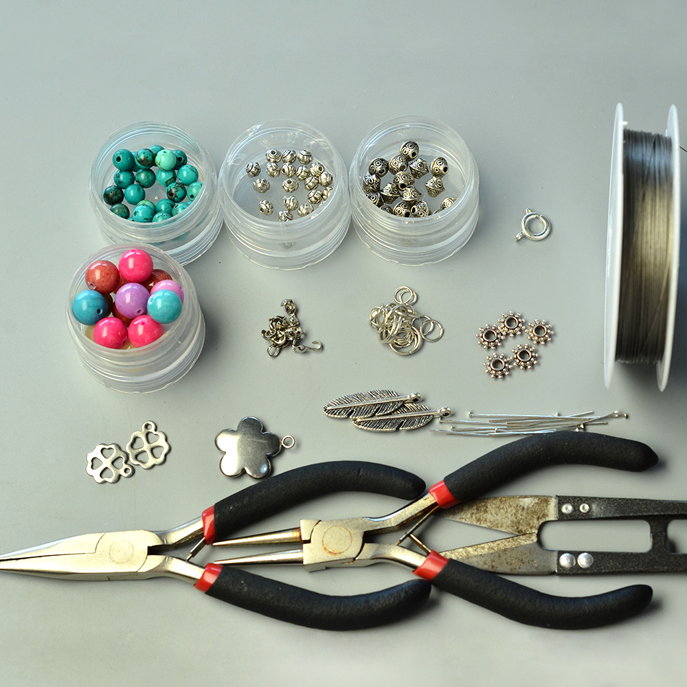 Браслет из двух нитей смешанных бусин с подвесками в тибетском стиле из перьев-2