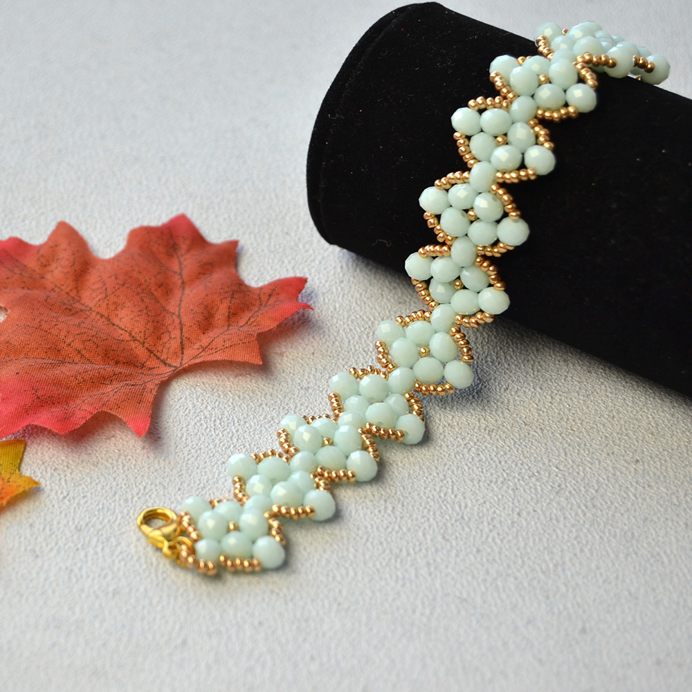 Браслет из стеклянных абакусов с бисером-6