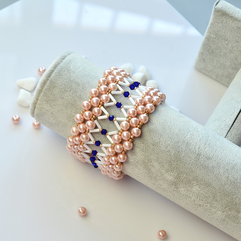 Браслет-манжета с розовыми жемчужными бусинами и белыми стеклянными бусинами-7