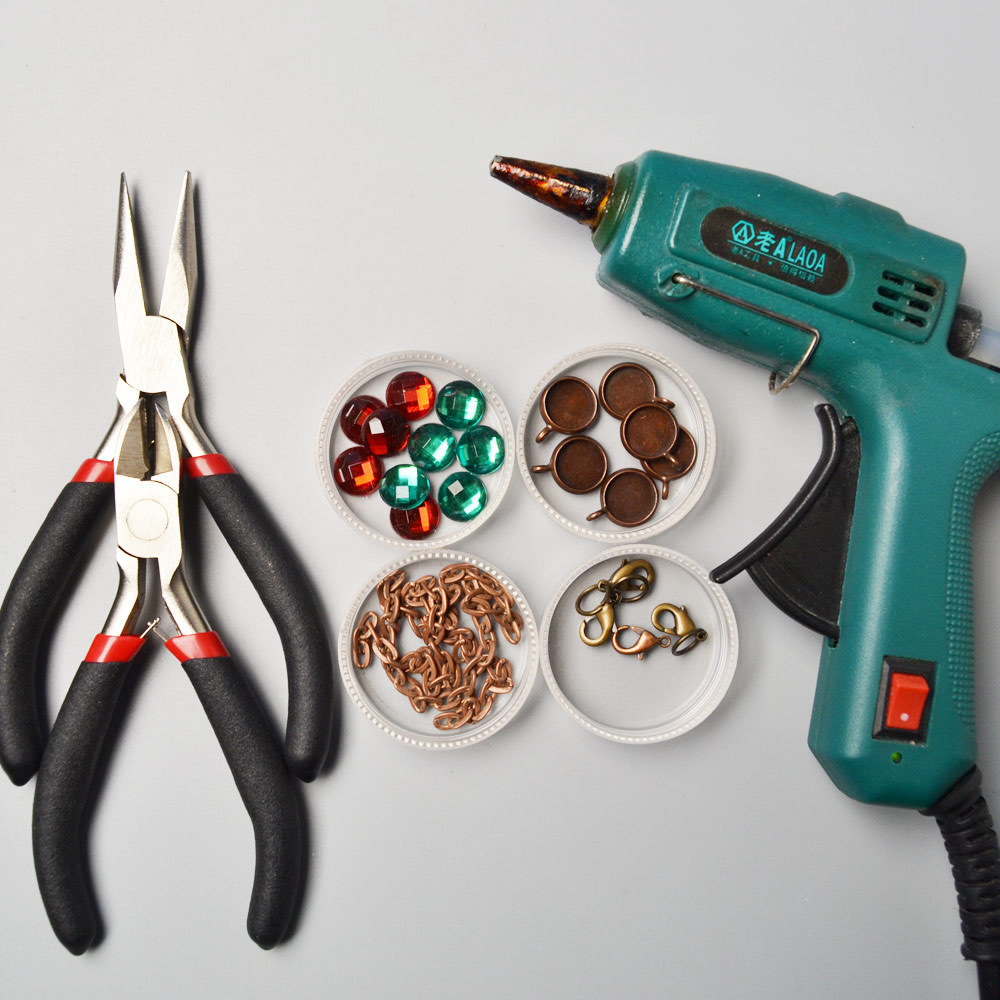 Браслет из стеклянного кабошона с подвесками-2