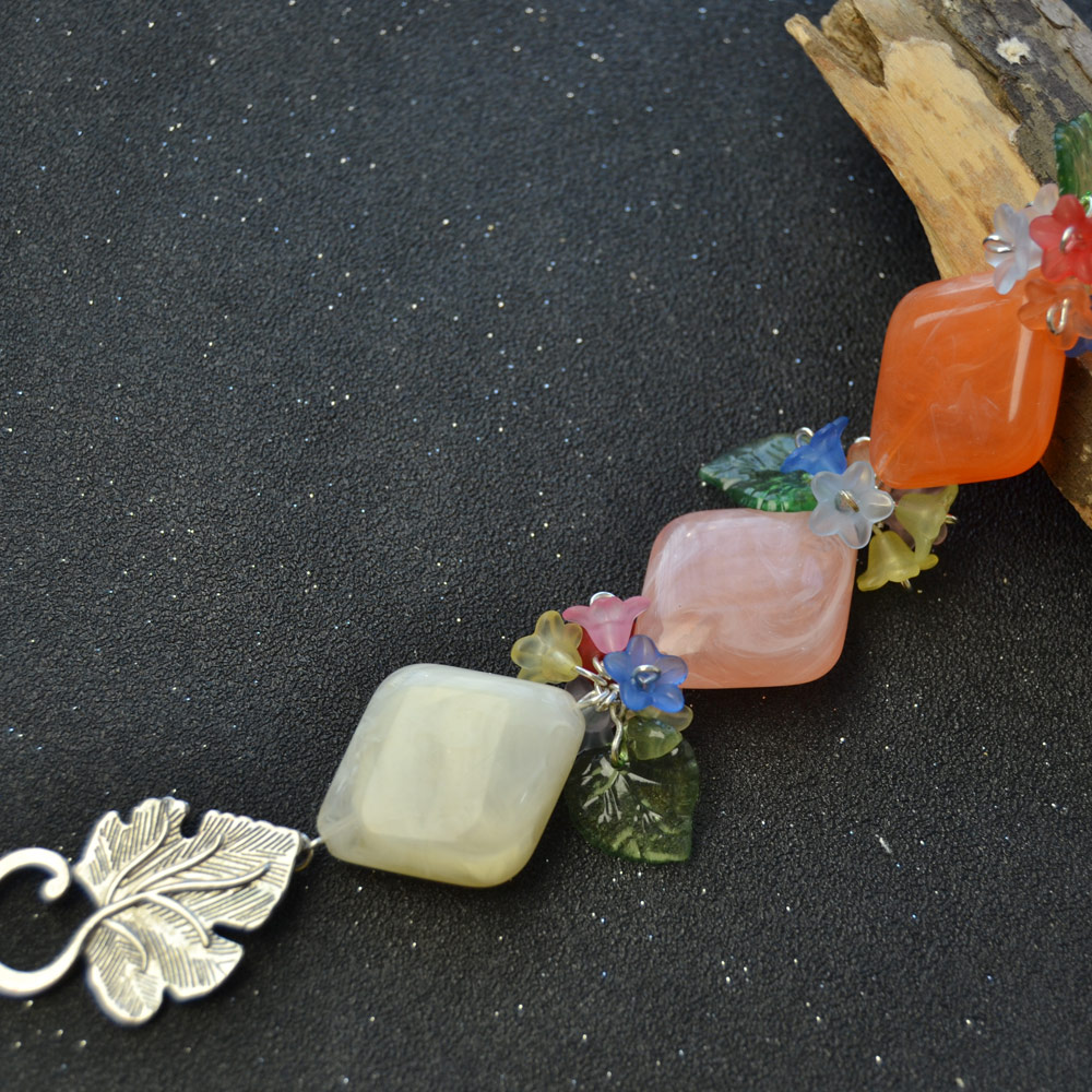 Браслет из акриловых бусин с имитацией драгоценного камня в виде ромба-4