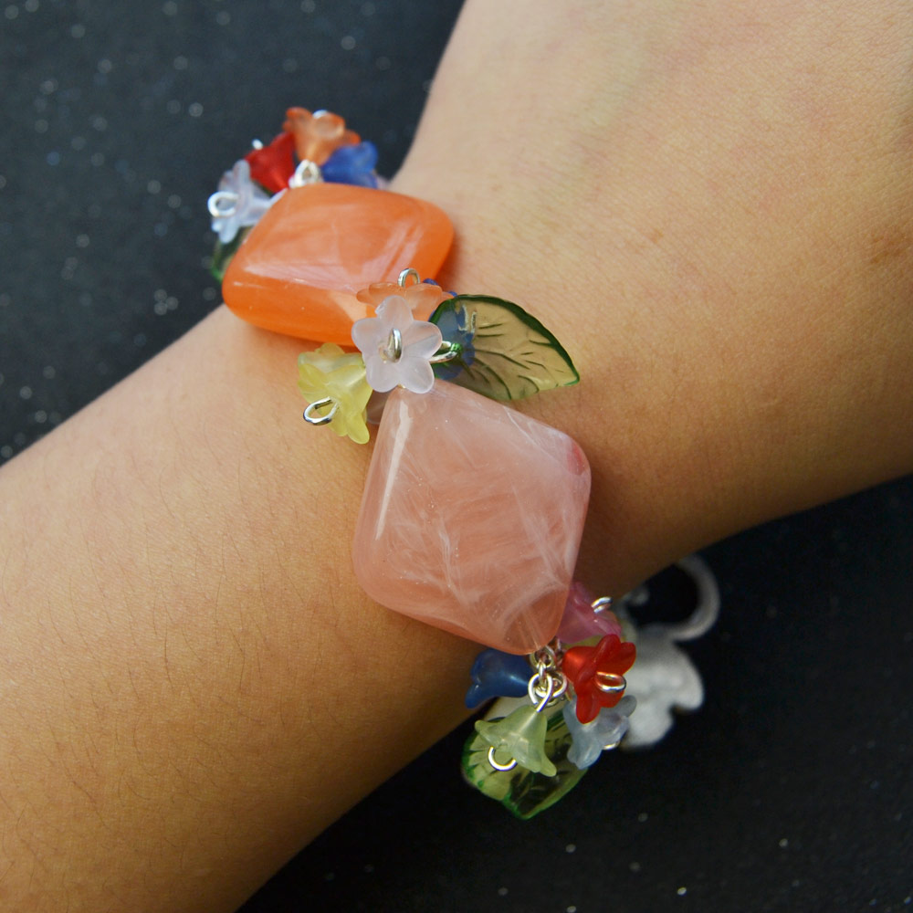 Браслет из акриловых бусин с имитацией драгоценного камня в виде ромба-7