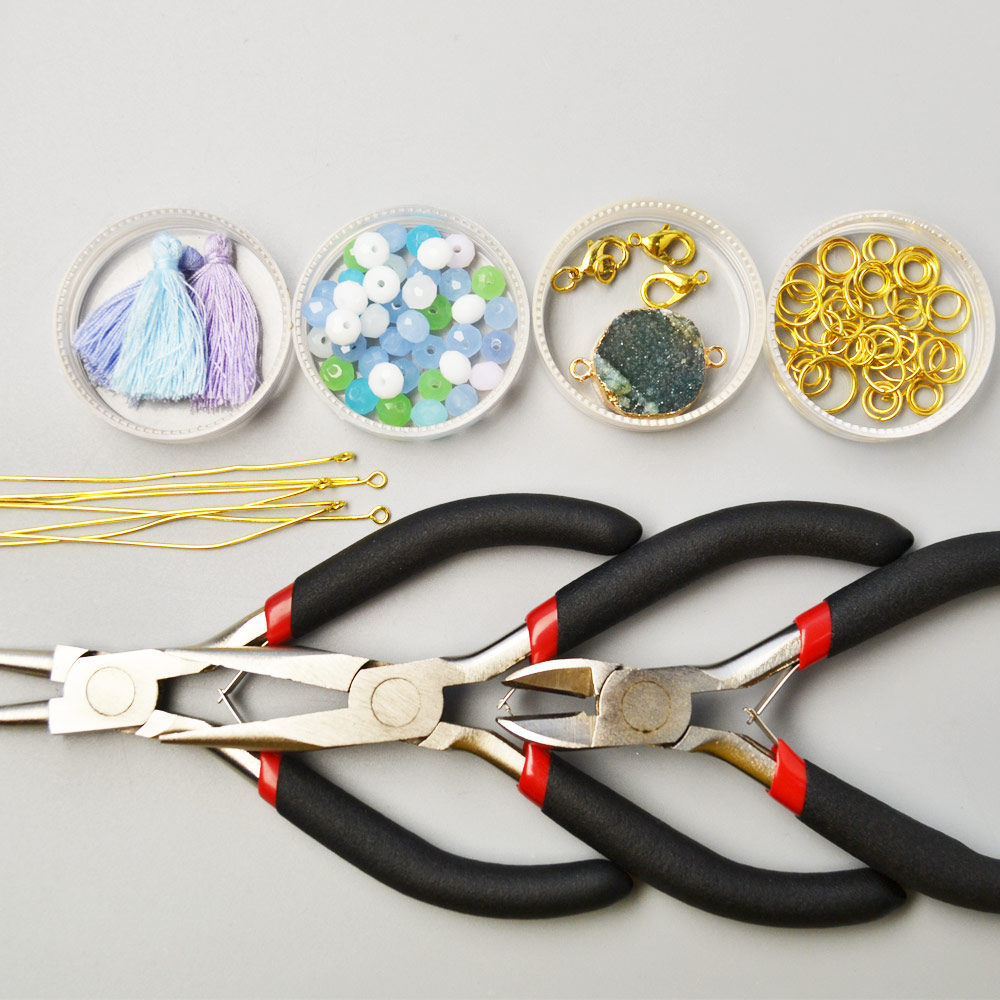 Браслет из белых стеклянных бусин с друзовым агатом-2