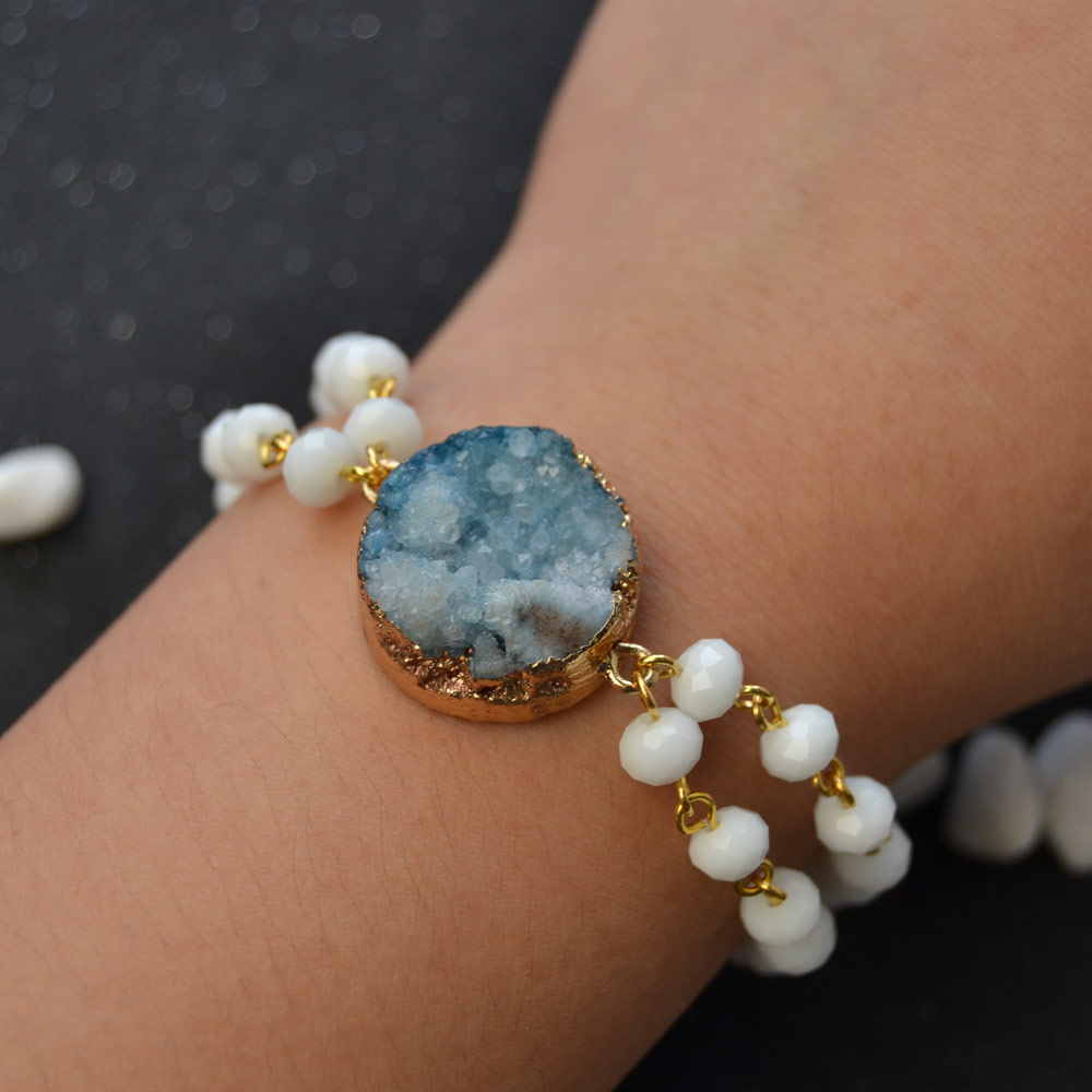 Браслет из белых стеклянных бусин с друзовым агатом-5