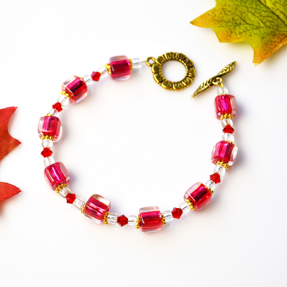 Браслет из прозрачных акриловых кубических бусин-1