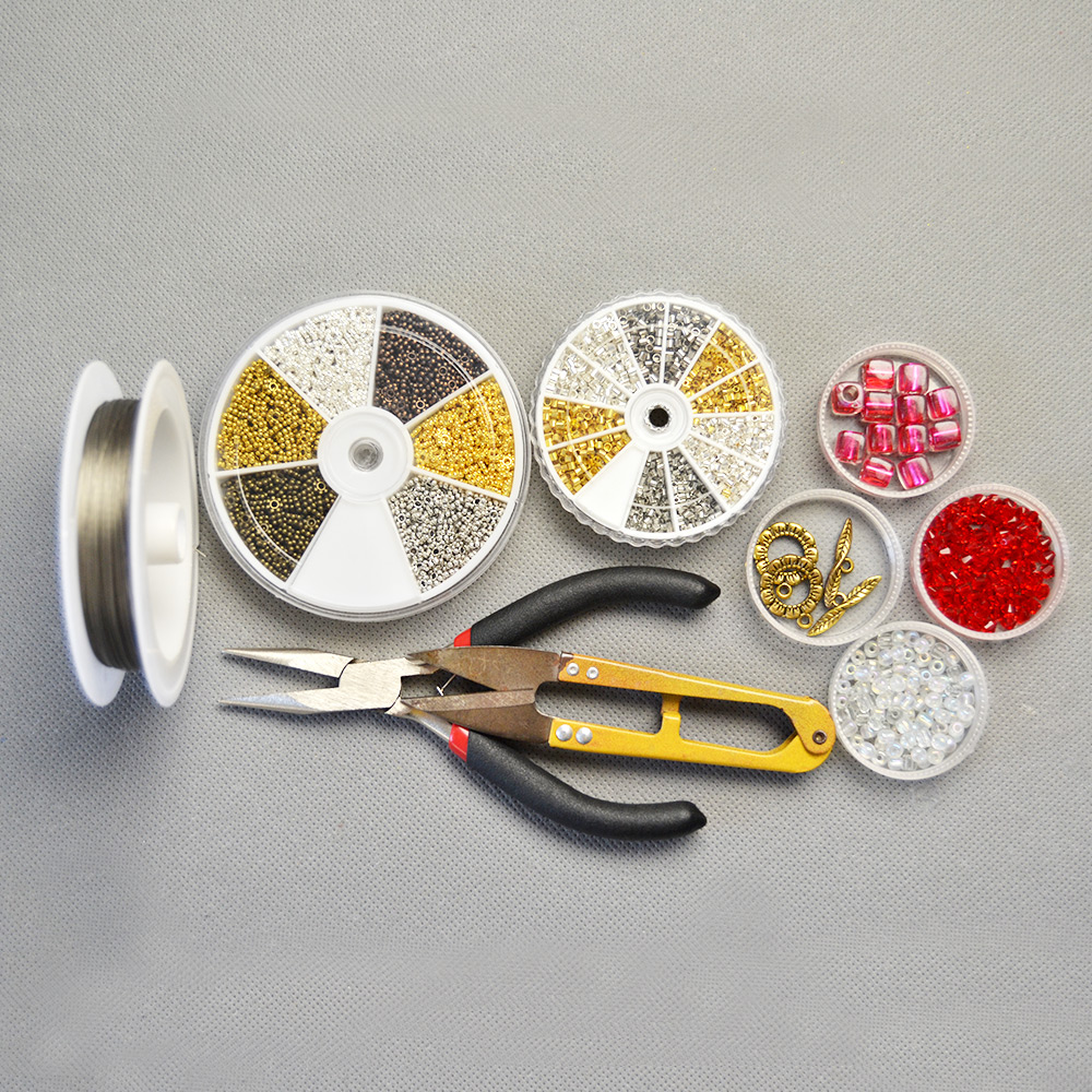 Браслет из прозрачных акриловых кубических бусин-2