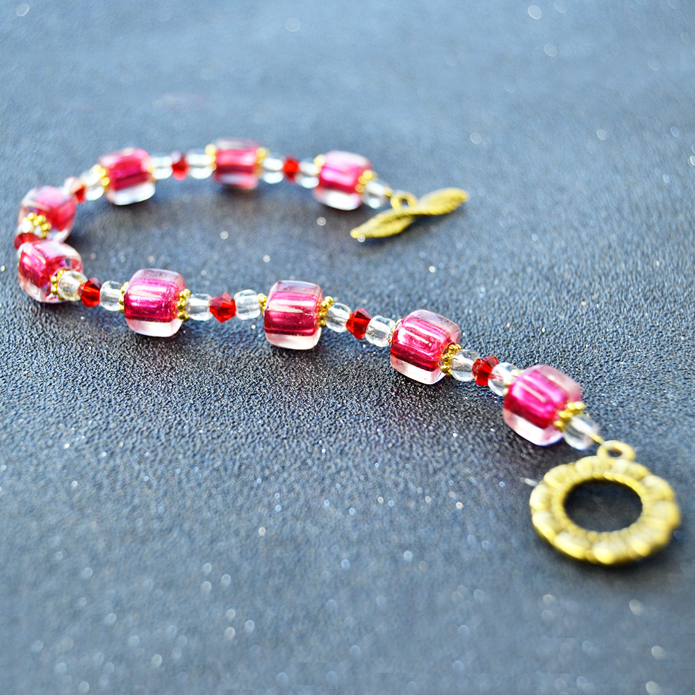 Браслет из прозрачных акриловых кубических бусин-6