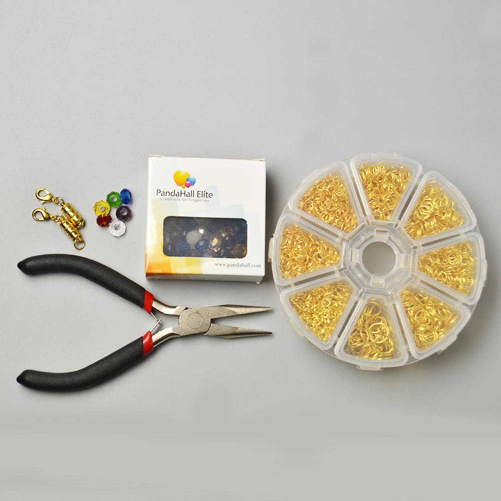 Браслет из разноцветных стеклянных бусин с кольцами-прыгунами-2