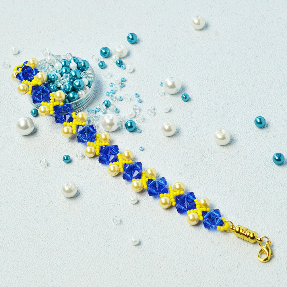 Браслет из синих хрустальных бусин-6