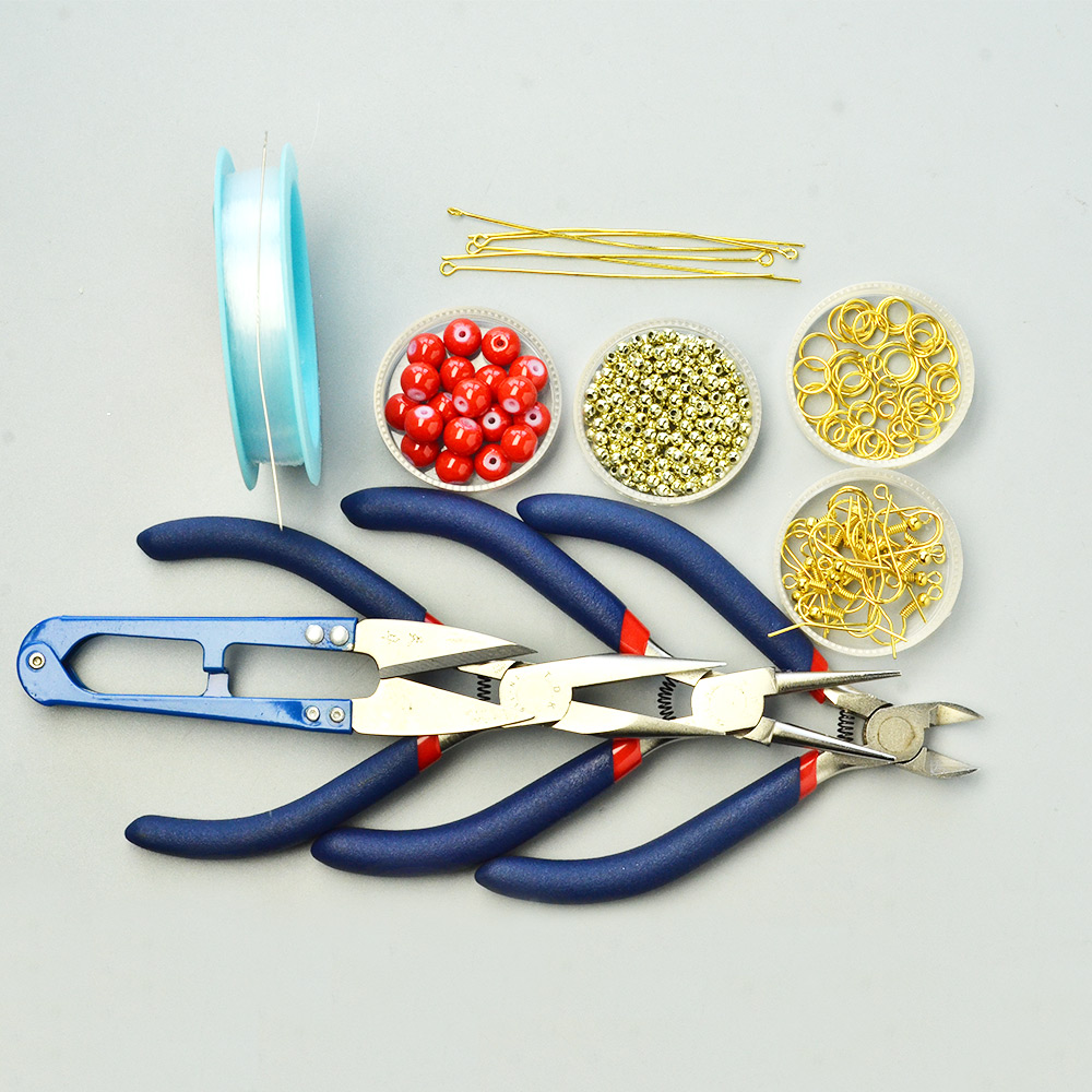 Серьги в форме сердца с вышитыми красными стеклянными бусинами-2