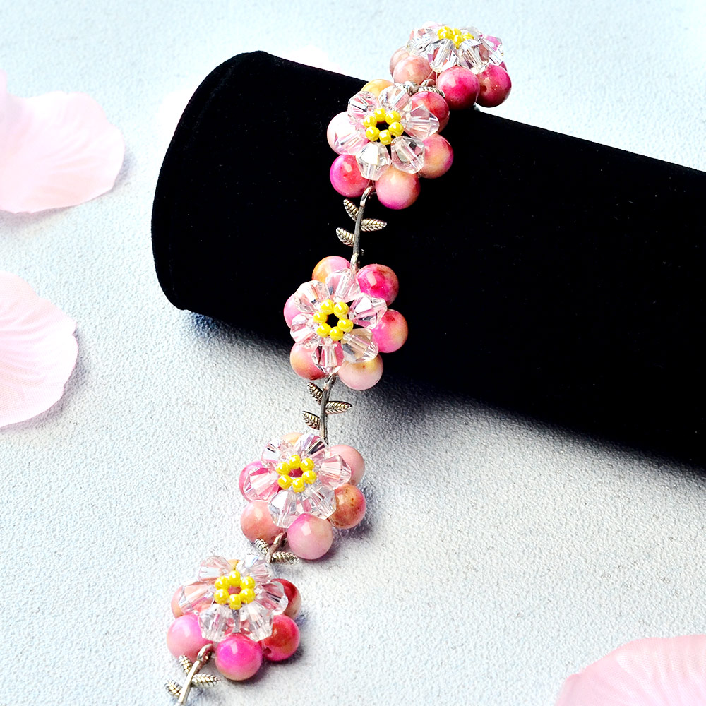 Розовый цветочный браслет с разноцветными бусинами-8