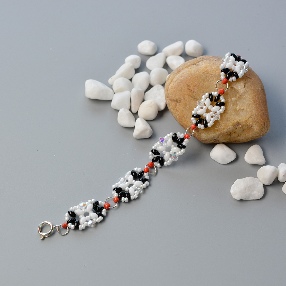 Черно-белый браслет с двумя отверстиями-1