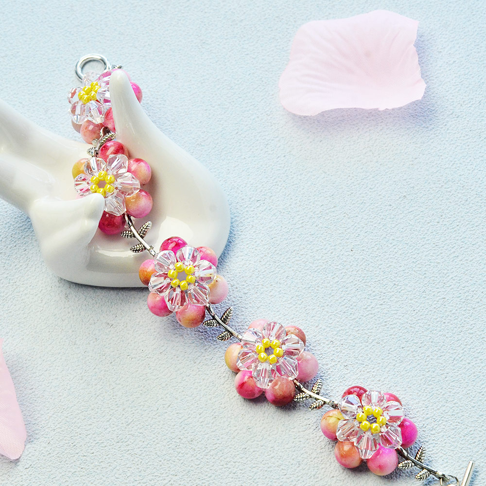 Blumenarmband mit Jadeperlen