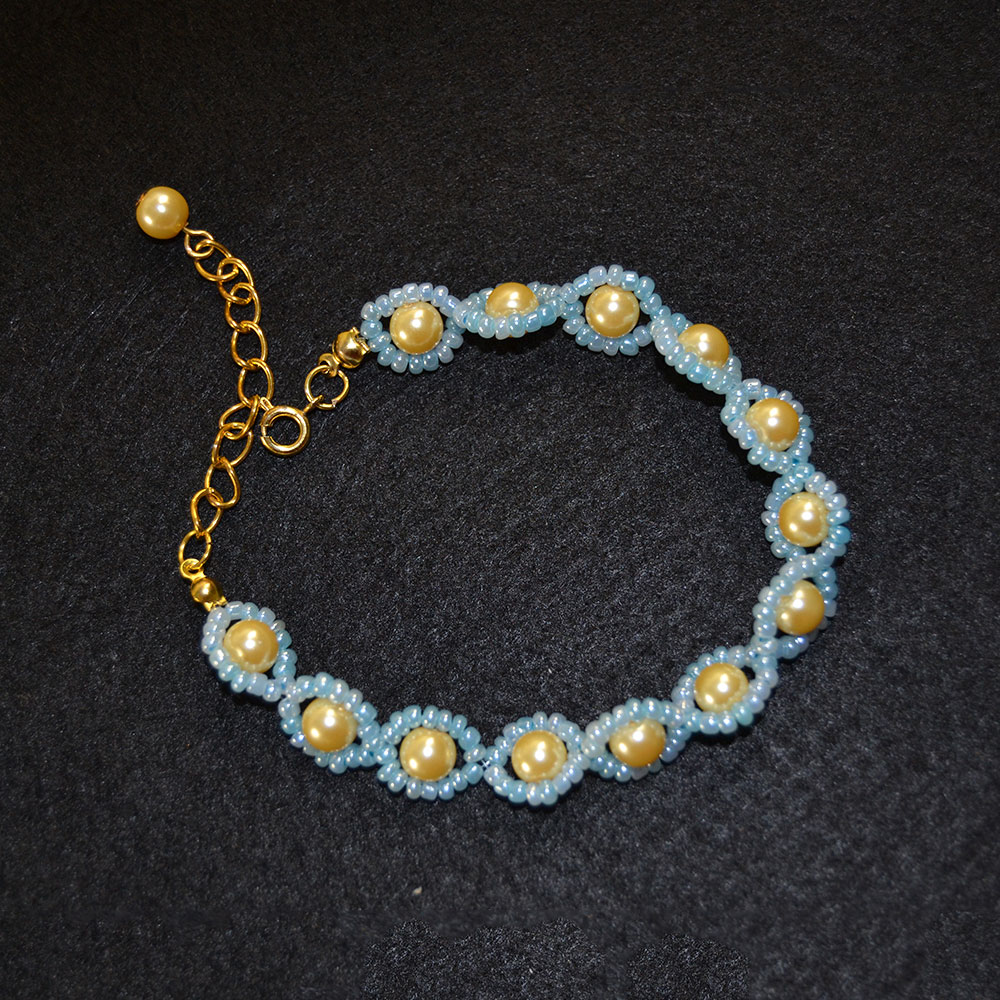 Браслет с жемчугом и бусинами-6