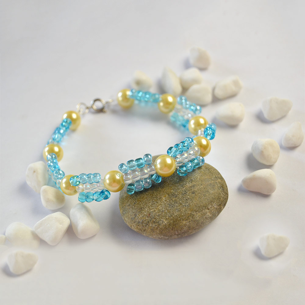 Браслет с жемчугом и бисером-7