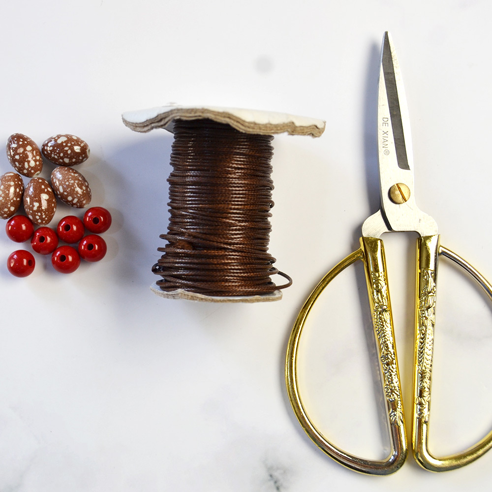 Простой браслет с красивыми бусинами-2