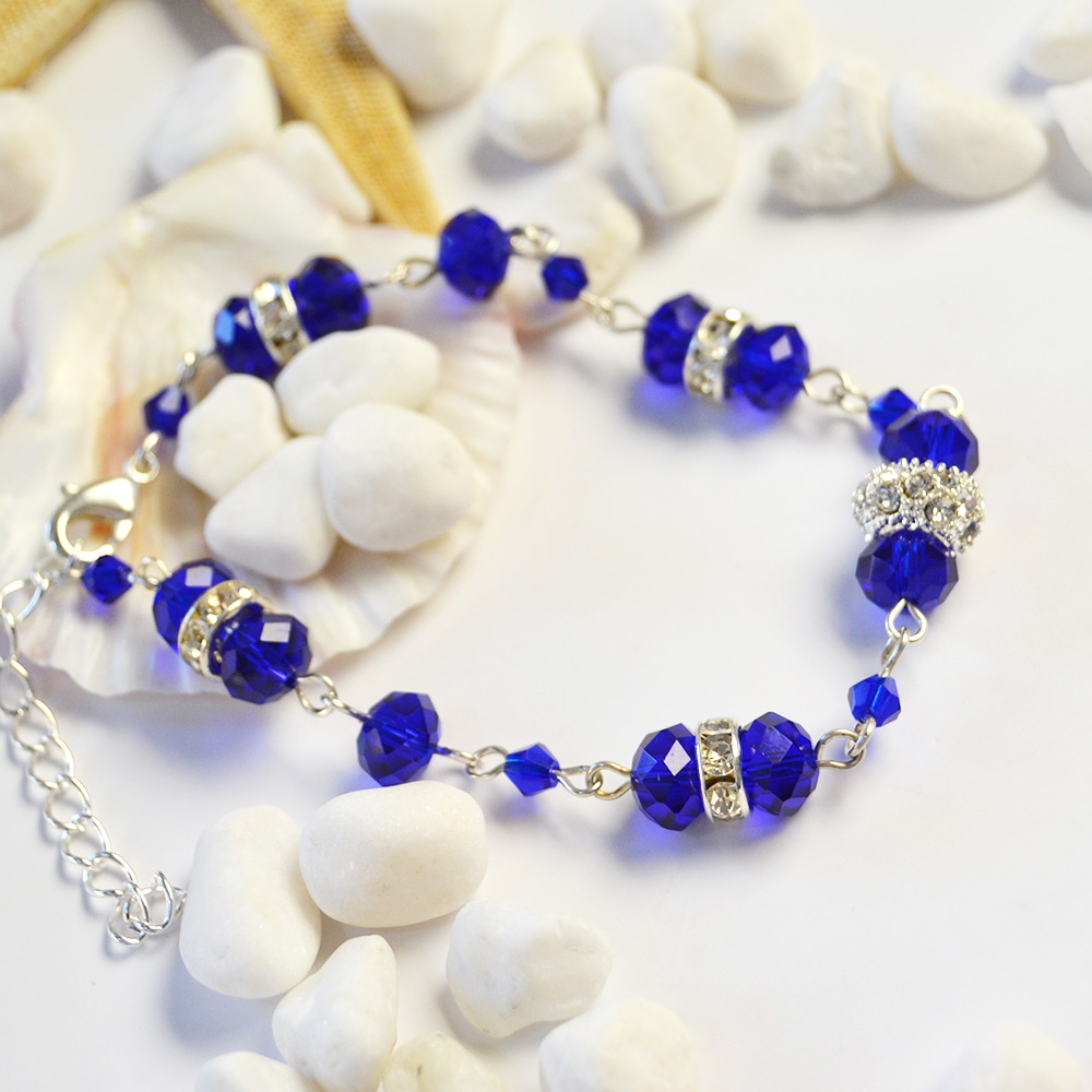 Браслет из синих стеклянных бусин-5