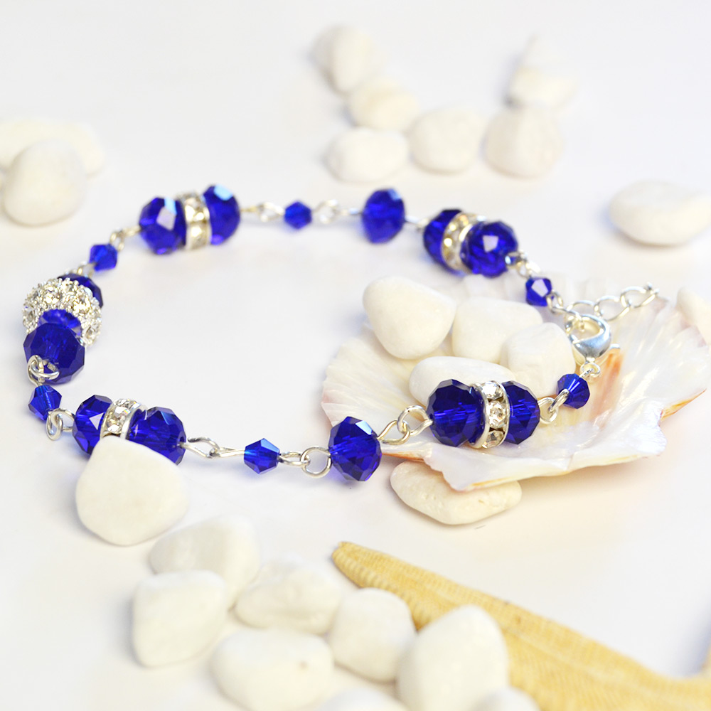 Браслет из синих стеклянных бусин-6