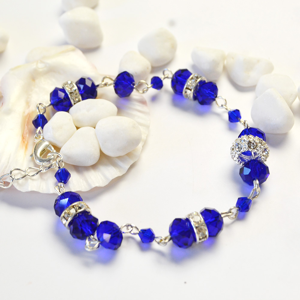 Браслет из синих стеклянных бусин-7