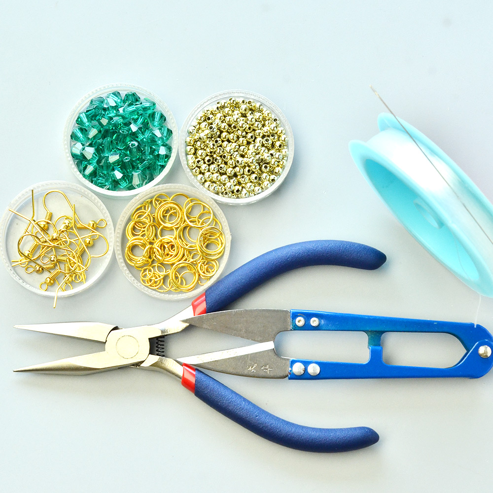 Серьги-подвески с зелеными кристаллами-2