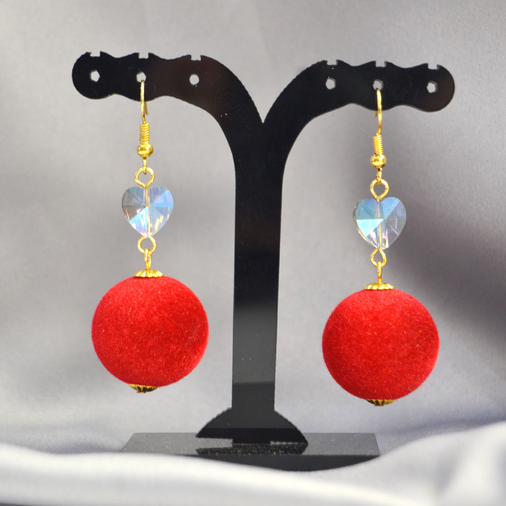 Красные серьги с помпонами-5