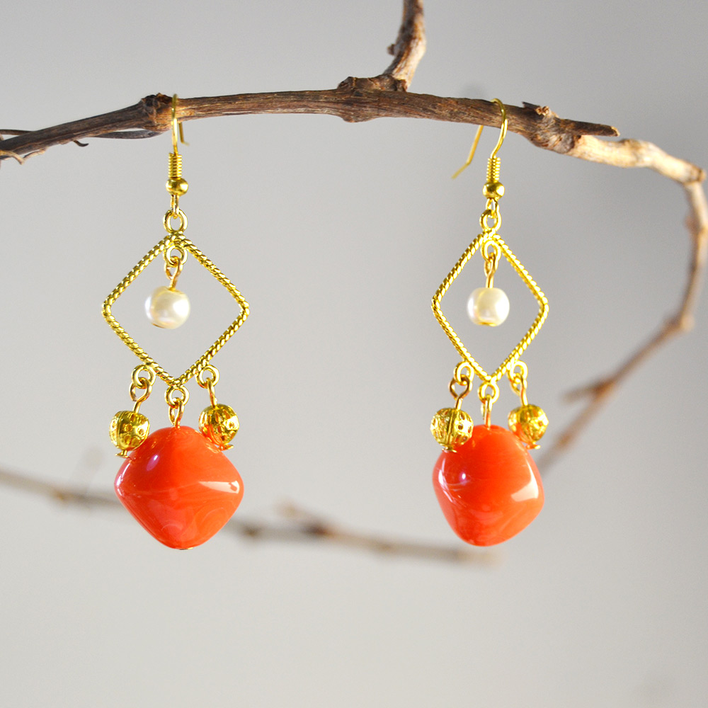 Серьги из акриловых бусин с драгоценными камнями-4