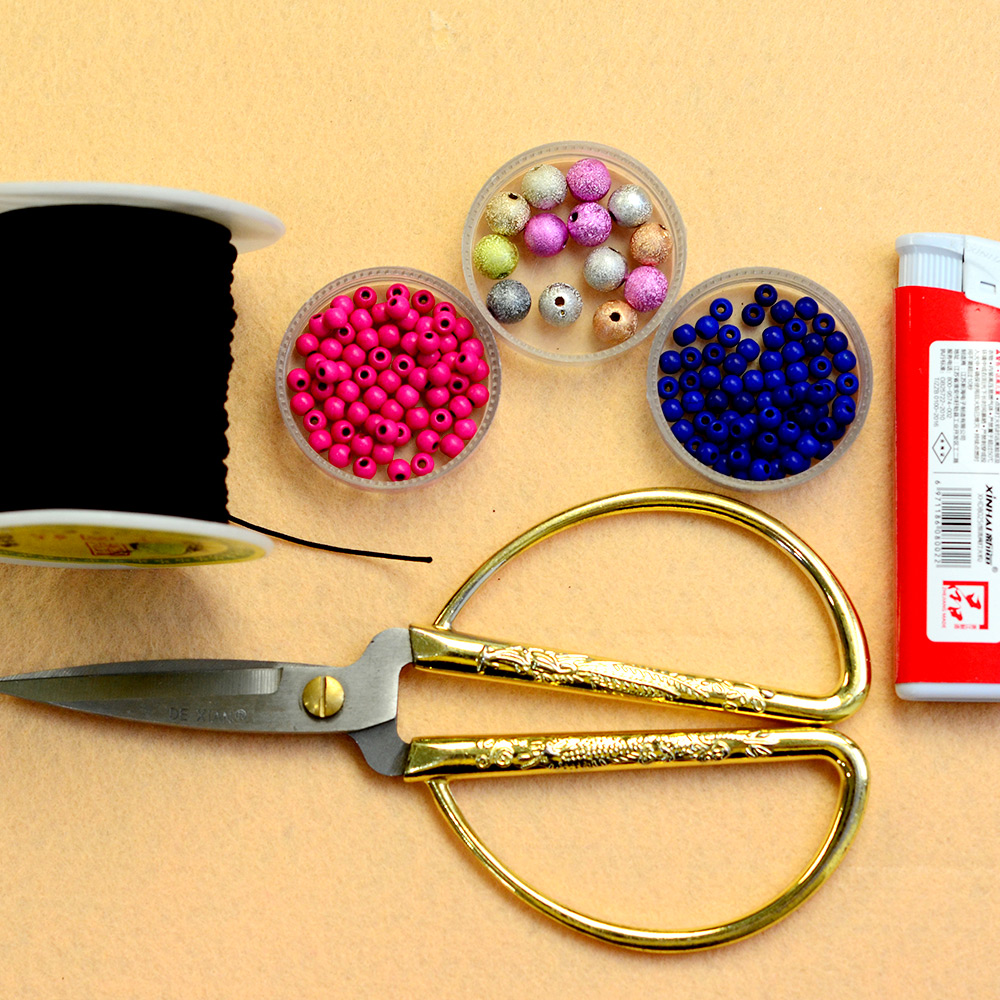 Плетеный браслет с бусинами-2