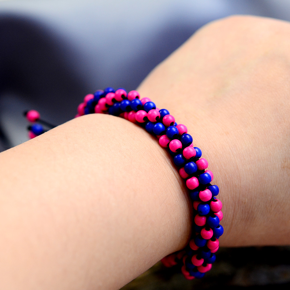 Плетеный браслет с бусинами-6