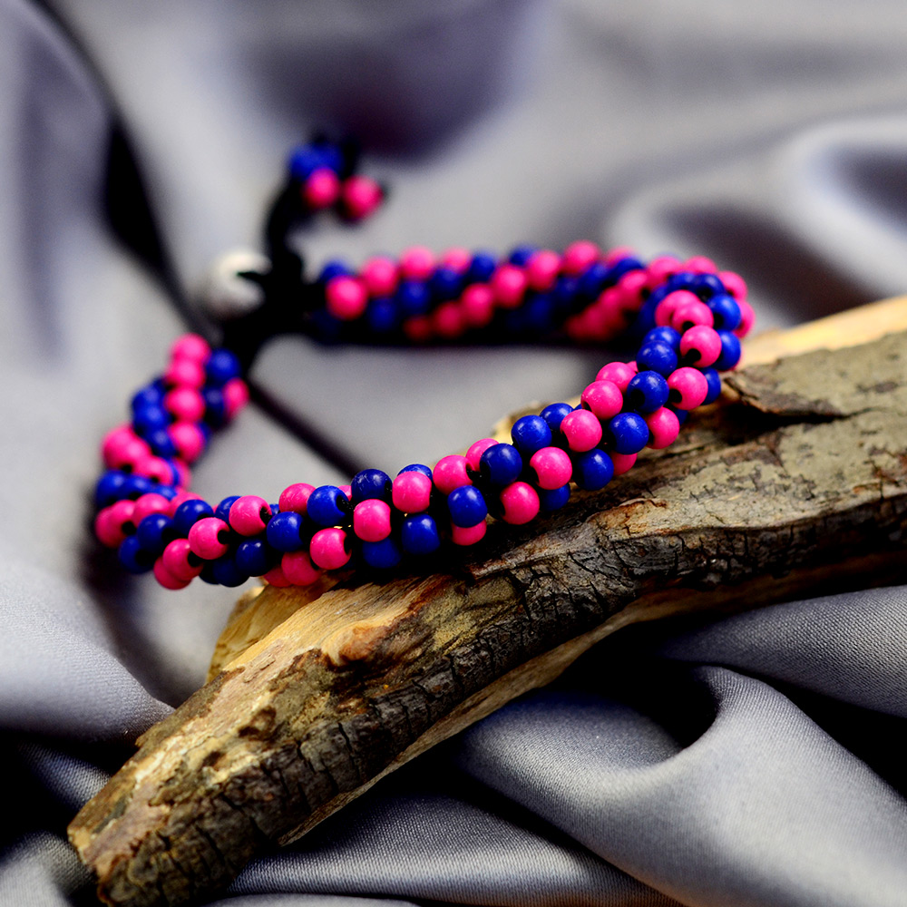 Плетеный браслет с бусинами-7