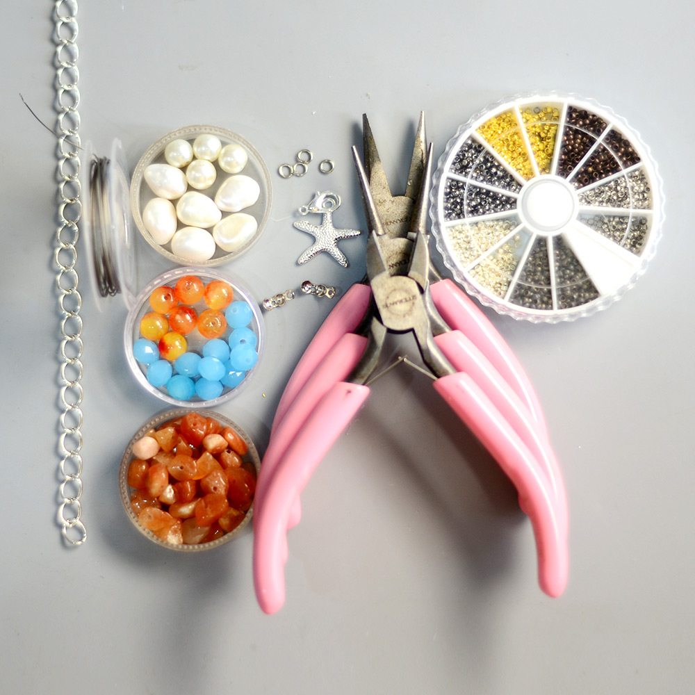 Колье из двух нитей из бисера