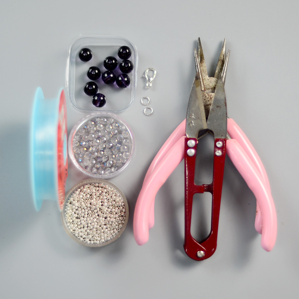 Фиолетовый браслет из стеклянных бусин-2