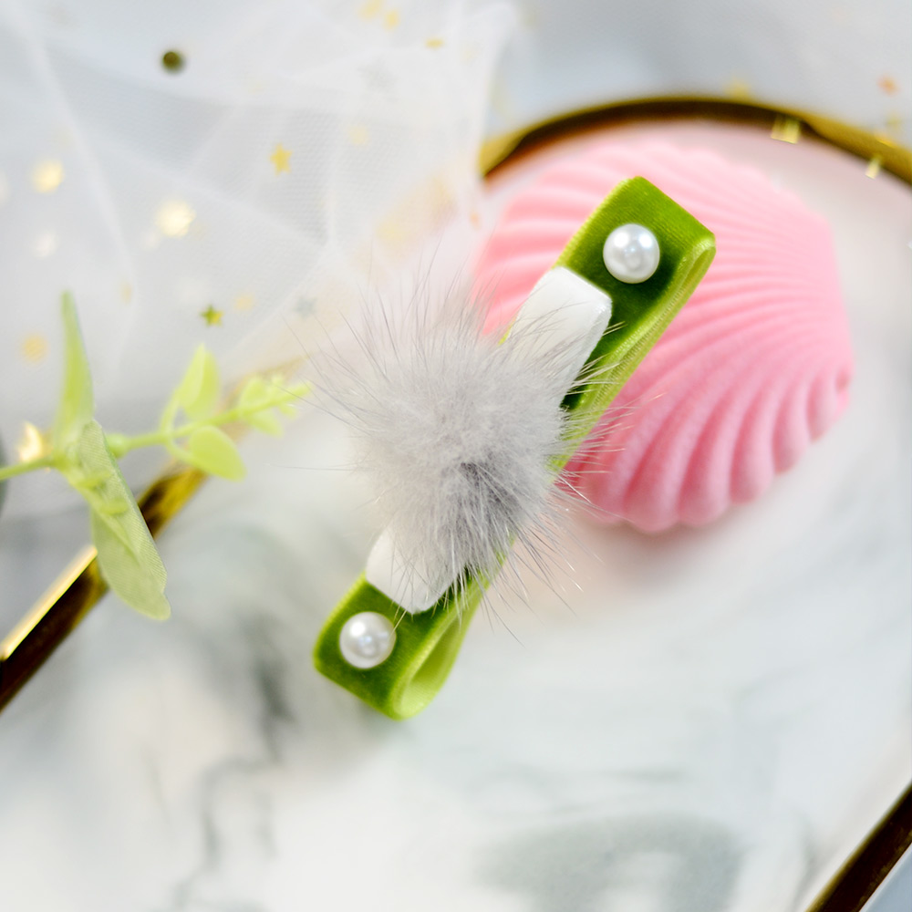 Заколка для волос из ленты с шариками-помпонами-1