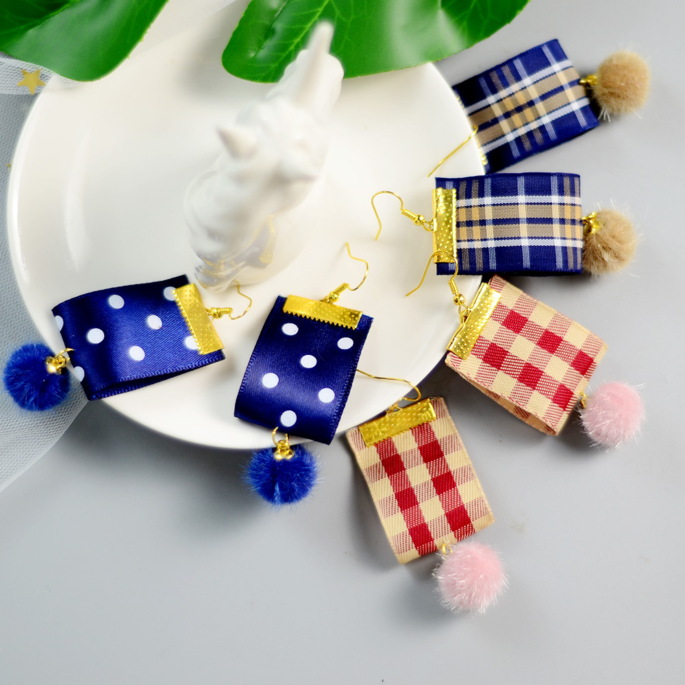 Осенние серьги-шарики с помпонами-6