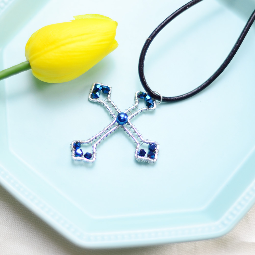 Кулон-крест из проволоки-1