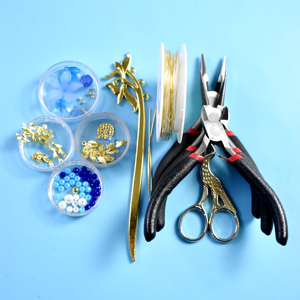 Синий элегантный аксессуар для волос с кисточкой