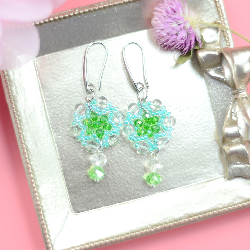 Блестящие серьги зеленого цвета с кристаллами-1