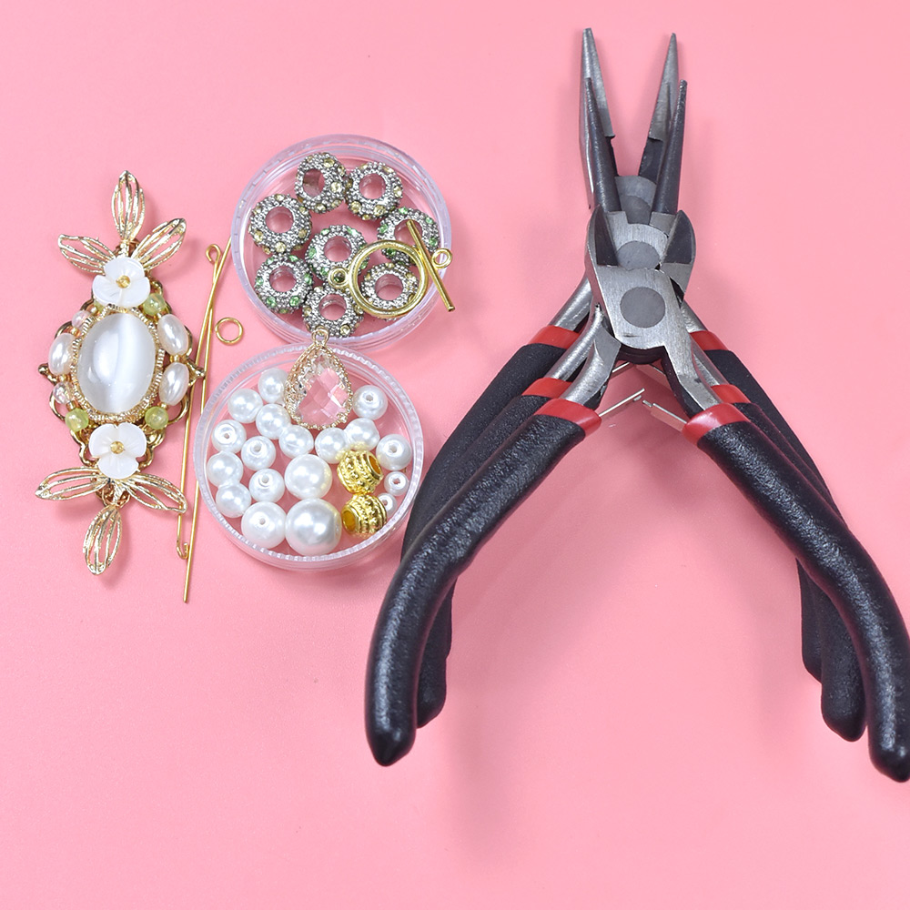 Изысканное ожерелье с подвеской из драгоценных камней-2